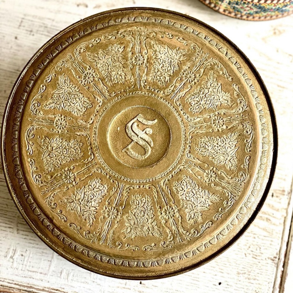 Beautiful “S” monogrammed vintage tin. Dates back to the 1950s.